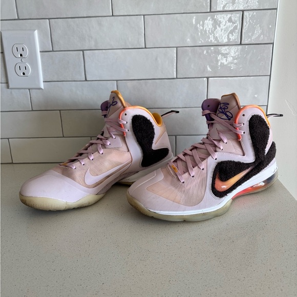 Size 11.5 Nike LeBron 9 Regal Pink Mens Basketball Shoes Sneakers EUC Limited Ed - Picture 3 of 11
